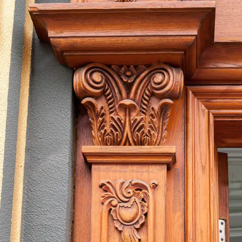 Пілястри та колони